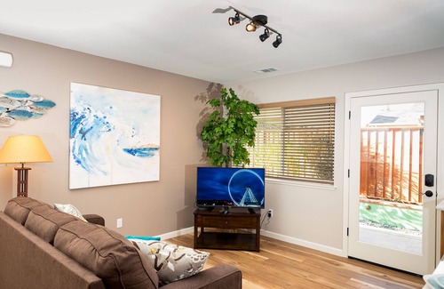 South San Jose House | NEW 1 BEDROOM PRIVATE EXECUTIVE APARTMENT / DUPLEX NEAR LIGHT RAIL, RESTAURANTS