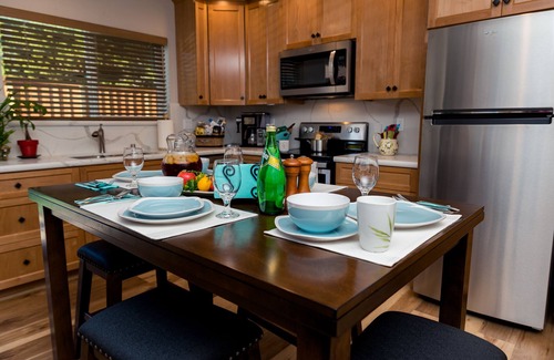 South San Jose House | NEW 1 BEDROOM PRIVATE EXECUTIVE APARTMENT / DUPLEX NEAR LIGHT RAIL, RESTAURANTS