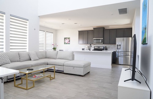 Austin House | NEW 1500 sqft Modern Luxury Home Away From Home 2BR 1.5BA