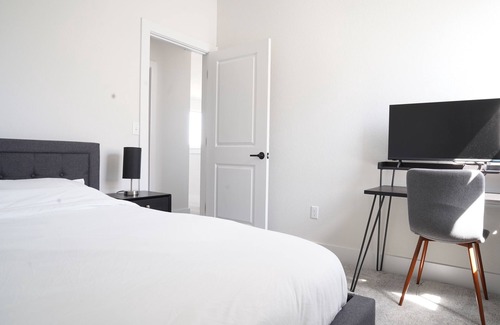 Austin House | NEW 1500 sqft Modern Luxury Home Away From Home 2BR 1.5BA