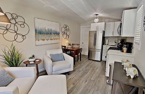 Golden Hill House | New 1Bd Steps to Broadway! Near Downtown, Zoo, Coronado, Jacuzzi & BBQ Area with Fire Pit!