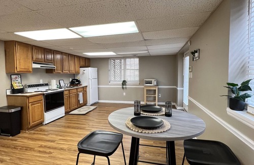 Fayetteville House | NEW! 1BDRM Terrace Suite in Fayetteville