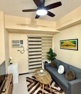 Pasay Apartment | New 1BR Condo in Pasay with Fast WiFi, Netflix, Free Pool and WFH ready Near SM Mall of Asia,NAIA and OKADA