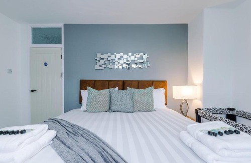 St Helens House | New 2 Bed House - Perfect for Contractors & Families In St Helens Weekly & Monthly Stays