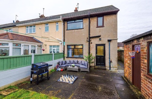St Helens House | New 2 Bed House - Perfect for Contractors & Families In St Helens Weekly & Monthly Stays