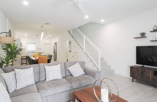 East End House | New 2 bed townhome near Blowholes in East End
