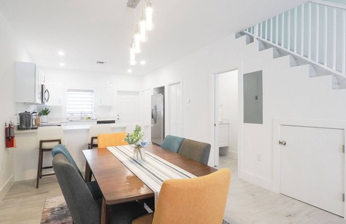 East End House | New 2 bed townhome near Blowholes in East End