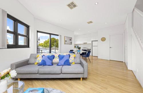 Campsie Apartment | NEW 2 Bedroom APT in Heart of Campsie