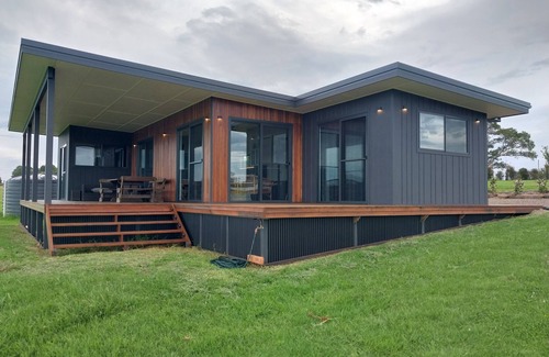 Dorrigo Mountain House | New 2 bedroom off-grid eco cottage 1 minute from Dorrigo National Park