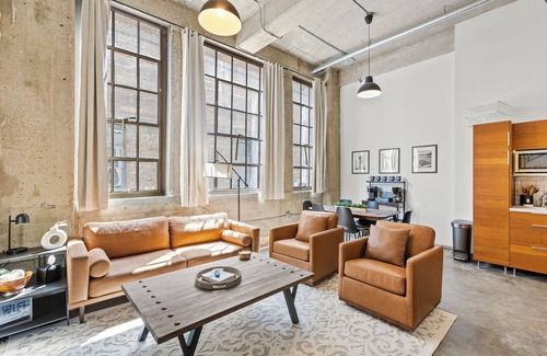Old City Condo | NEW 2 Bedroom- Free Parking- Heart of Old City- Historic JFG Flats Building