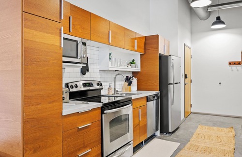 Old City Condo | NEW 2 Bedroom- Free Parking- Heart of Old City- Historic JFG Flats Building