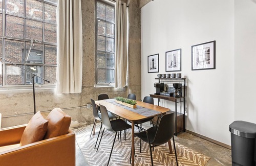 Old City Condo | NEW 2 Bedroom- Free Parking- Heart of Old City- Historic JFG Flats Building