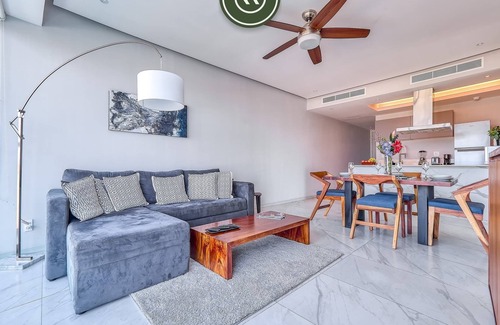 Isla Iguana Apartment | New 2 BR Condo Right in the Marina - Rooftop Pool