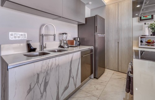 Isla Iguana Apartment | New 2 BR Condo Right in the Marina - Rooftop Pool