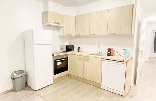 Bagneux Apartment | NEW : - 20%, 8/6/4 passengers, Free Parking