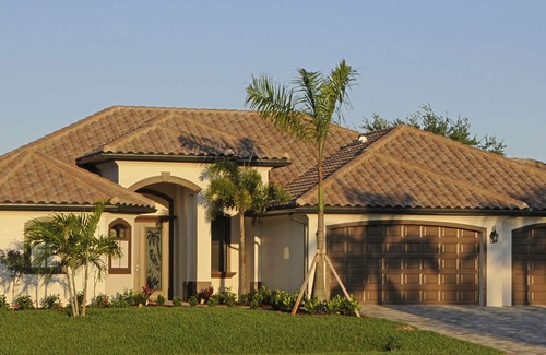 Pelican Villa | New 2015 - Luxury villa with boat mooring and bridge Wi-access to the sea