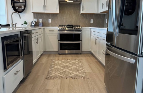 Sister Lakes House | New 2024! Stunning lake front home Magician Lk, 5 bedrms, 6 baths, Sleeps 14