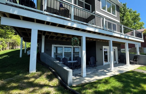 Sister Lakes House | New 2024! Stunning lake front home Magician Lk, 5 bedrms, 6 baths, Sleeps 14