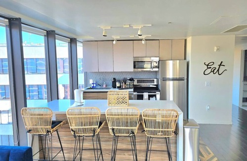 Ampere Apartment | *NEW* 2bdr/2ba - Chic Modern Retreat w/Hot Tub
