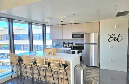 Ampere Apartment | *NEW* 2bdr/2ba - Chic Modern Retreat w/Hot Tub