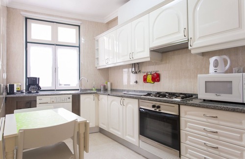 Sao Cristovao e Sao Lourenco Apartment | NEW! 2bedroom apt in the heart of downtown Lisbon, sunny 4th floor with elevator