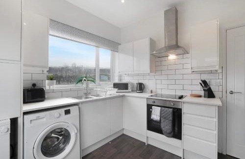 Langley Park House | New! 2BR in The Crescent