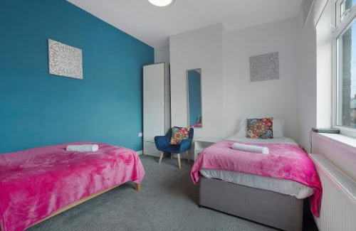 Langley Park House | New! 2BR in The Crescent
