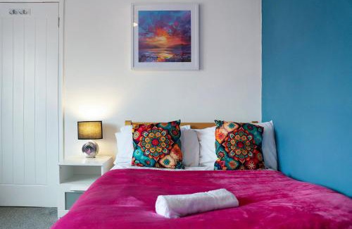 Langley Park House | New! 2BR in The Crescent