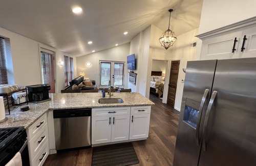 Oil City Cabin | NEW 2BR Lodge With Hot Tub @ Oil Creek State Park, Franklin PA & Oil City, PA.