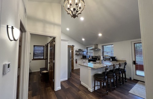 Oil City Cabin | NEW 2BR Lodge With Hot Tub @ Oil Creek State Park, Franklin PA & Oil City, PA.