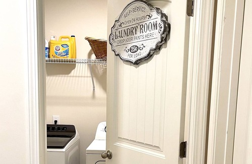 Union City House | NEW!! 3/2.5 in Union City Mins from Airport & ATL!