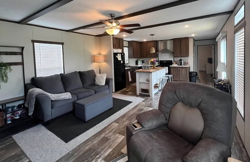 Goreville House | New 3 bd 2 bath Lake of Egypt. Sleeps 6. Pet friendly. Room to park boat and RV.