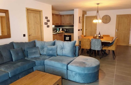 Champagny-en-Vanoise Apartment | New 3 bed apartment, large terrace, superb views, pool, sauna and gym.