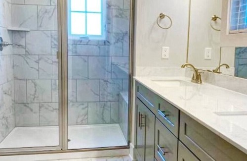 Lakewood House | NEW 3 BED Home in Lakefront Marina | Sleeps 8