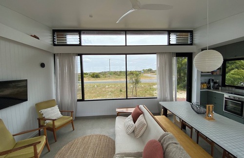 Lancelin House | New 3-bedroom house with 270 degree bush/dune views, WiFi and AC in Lancelin
