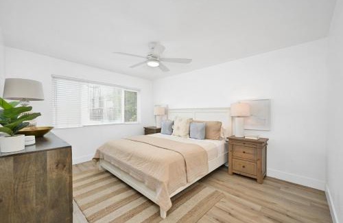 Balboa Peninsula House | NEW - 3 Bedroom near the Balboa Pier and Fun Zone with AC