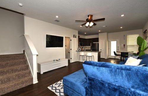 West San Antonio Apartment | New 3 Bedroom Vacation Home Lackland/Sea World/La Cantera