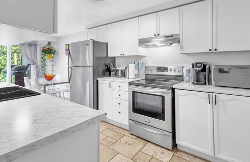 Grand River South House | *NEW* 3 BR with big Backyard & dedicated workspace