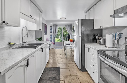 Grand River South House | *NEW* 3 BR with big Backyard & dedicated workspace