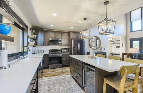 Sturgis Cabin | New 3300+ Sq. Ft. Lodge Near Golf Course and Deadwood, Hot Tub and Great View