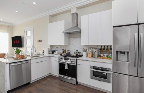 West Side House | NEW! 3BR/2.5 Bath/15min-NYC/5min-PATH Train, Yard, Gameroom, Parking- SLEEPS 12