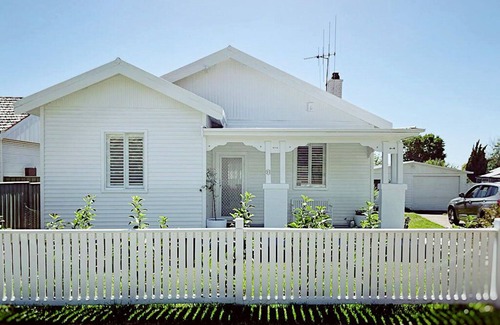 Orange East House | New | 3BR Renovated Cottage Close to CBD