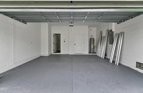 Englewood East House | New 4/2 House Near Beach w/King Bed, Backyard