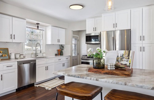 Richfield House | *NEW* 4 bd Contemporary Cozy Home central to the Twin Cities, MOA and Airport