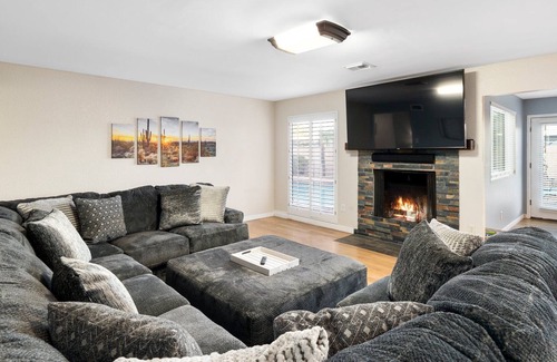 La Paz At Desert Springs House | NEW! 4 bd with 2 masters, private pool in the heart of Scottsdale!
