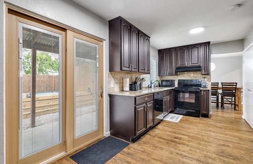 South Arlington House | NEW! 4 Bed 2.5 Bath, House w/Cowboy Pool and Fire Pit in Central DFW!