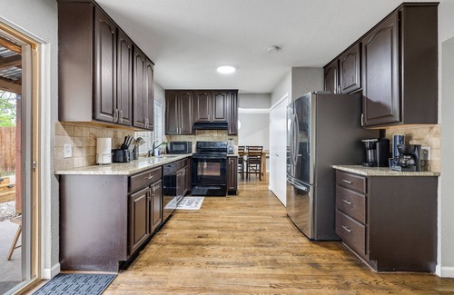 South Arlington House | NEW! 4 Bed 2.5 Bath, House w/Cowboy Pool and Fire Pit in Central DFW!