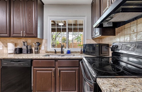 South Arlington House | NEW! 4 Bed 2.5 Bath, House w/Cowboy Pool and Fire Pit in Central DFW!