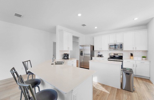 Fate House | New 4-bed, 2 bath, serene, stylish, amenity-rich haven for comfort and luxury.