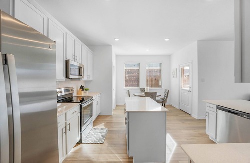 Fate House | New 4-bed, 2 bath, serene, stylish, amenity-rich haven for comfort and luxury.
